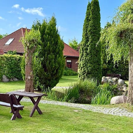 Landhotel Zur Schmiede Goehren-Lebbin Exterior photo